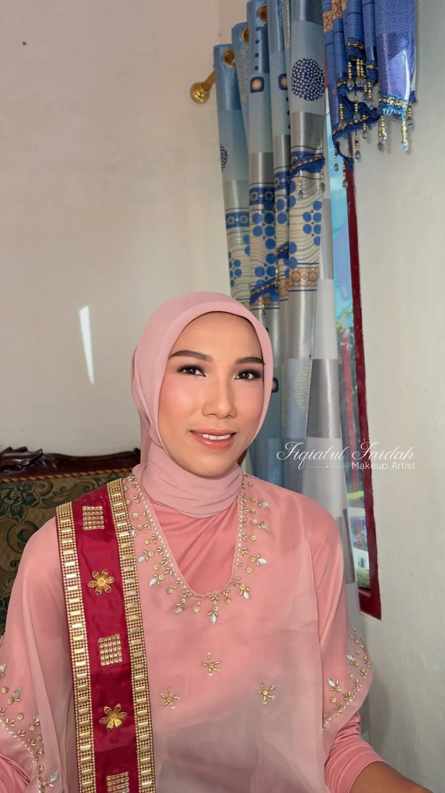 Riasan tradisional bernuansa merah muda