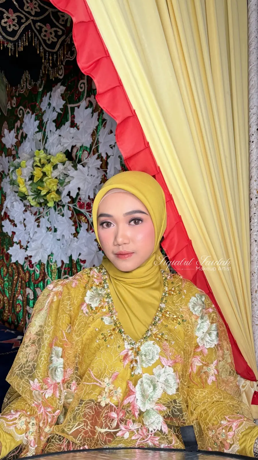 Riasan tradisional bernuansa emas